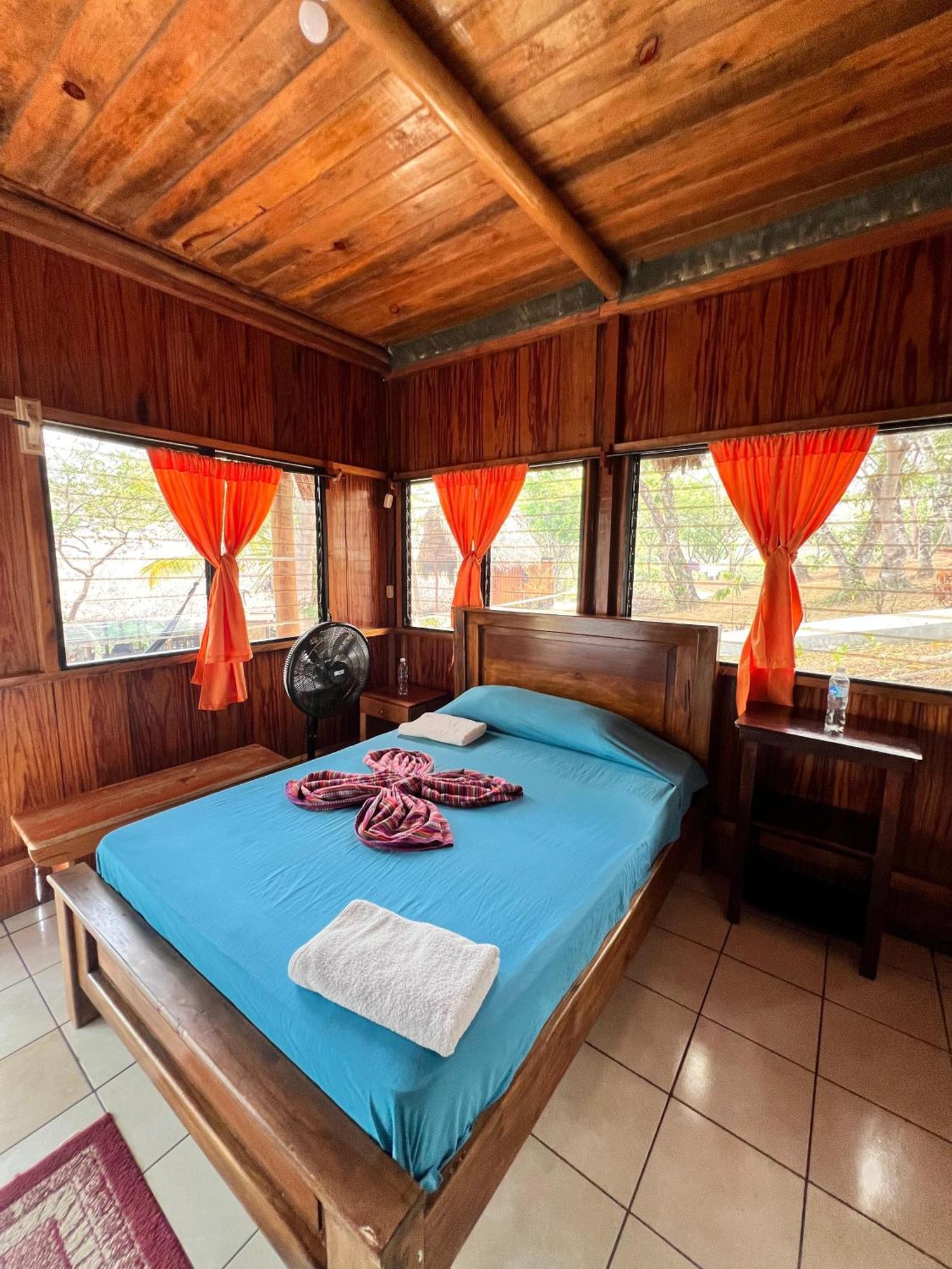 Ostello Oasis The Traveler Lanquín Esterno foto