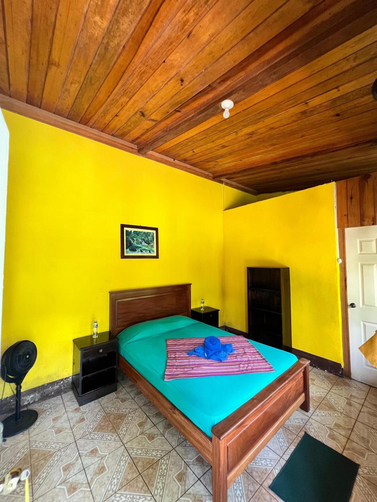 Ostello Oasis The Traveler Lanquín Esterno foto