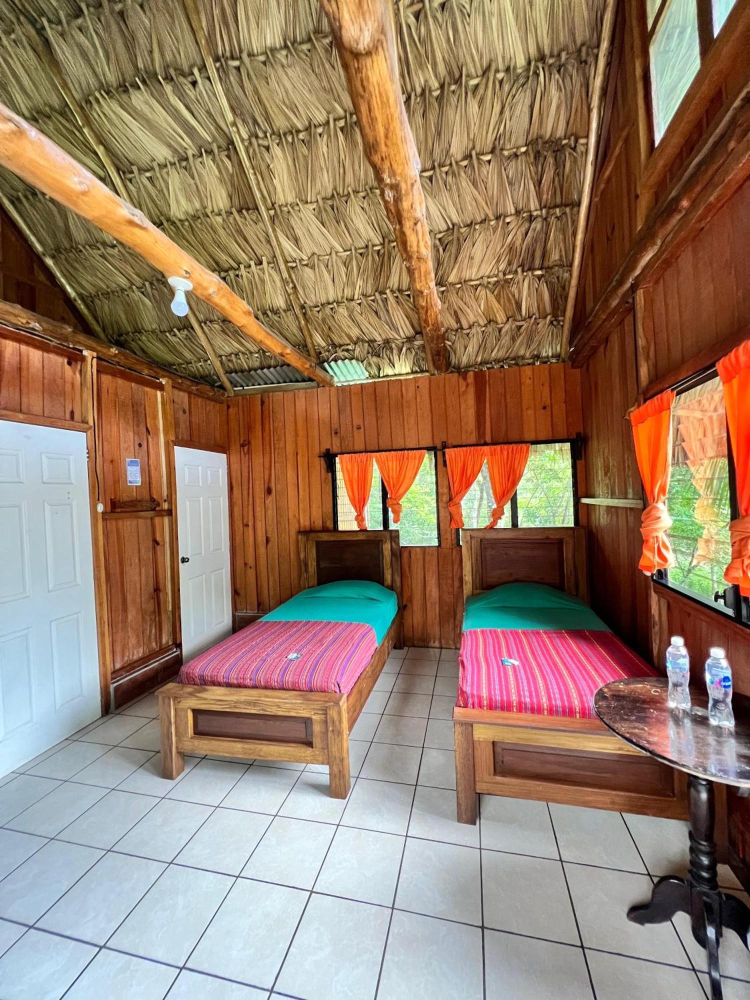 Ostello Oasis The Traveler Lanquín Esterno foto