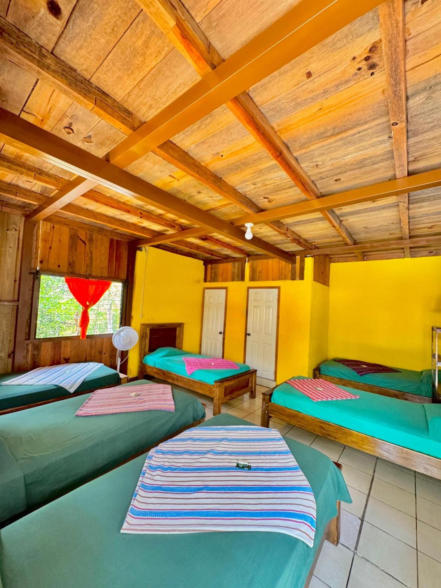 Ostello Oasis The Traveler Lanquín Esterno foto