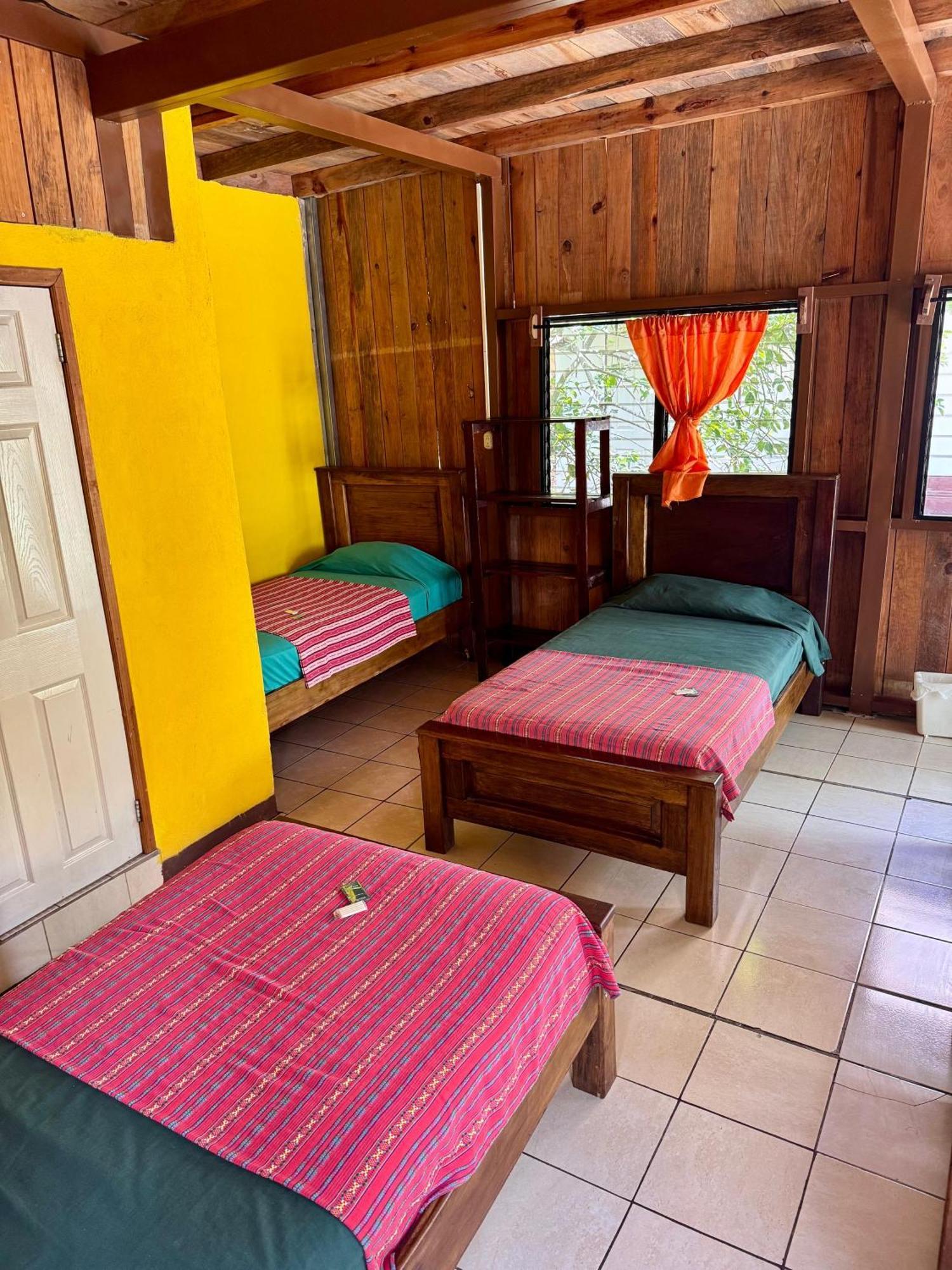 Ostello Oasis The Traveler Lanquín Esterno foto