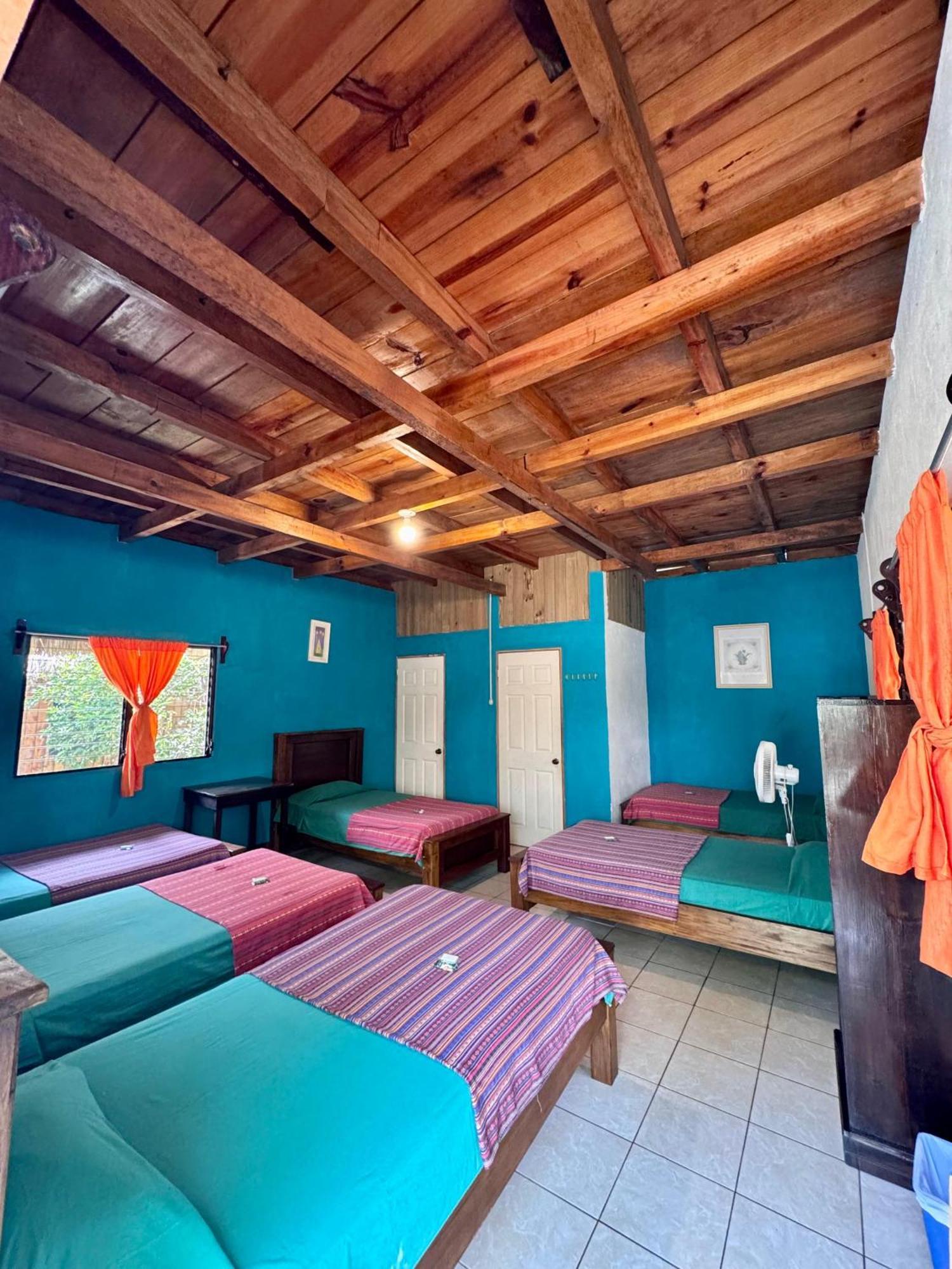 Ostello Oasis The Traveler Lanquín Esterno foto