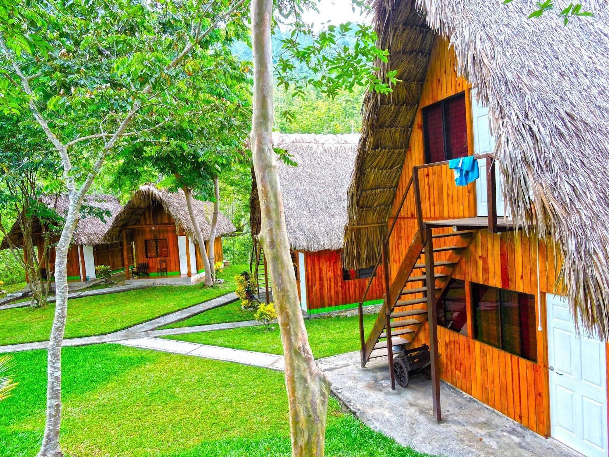 Ostello Oasis The Traveler Lanquín Esterno foto