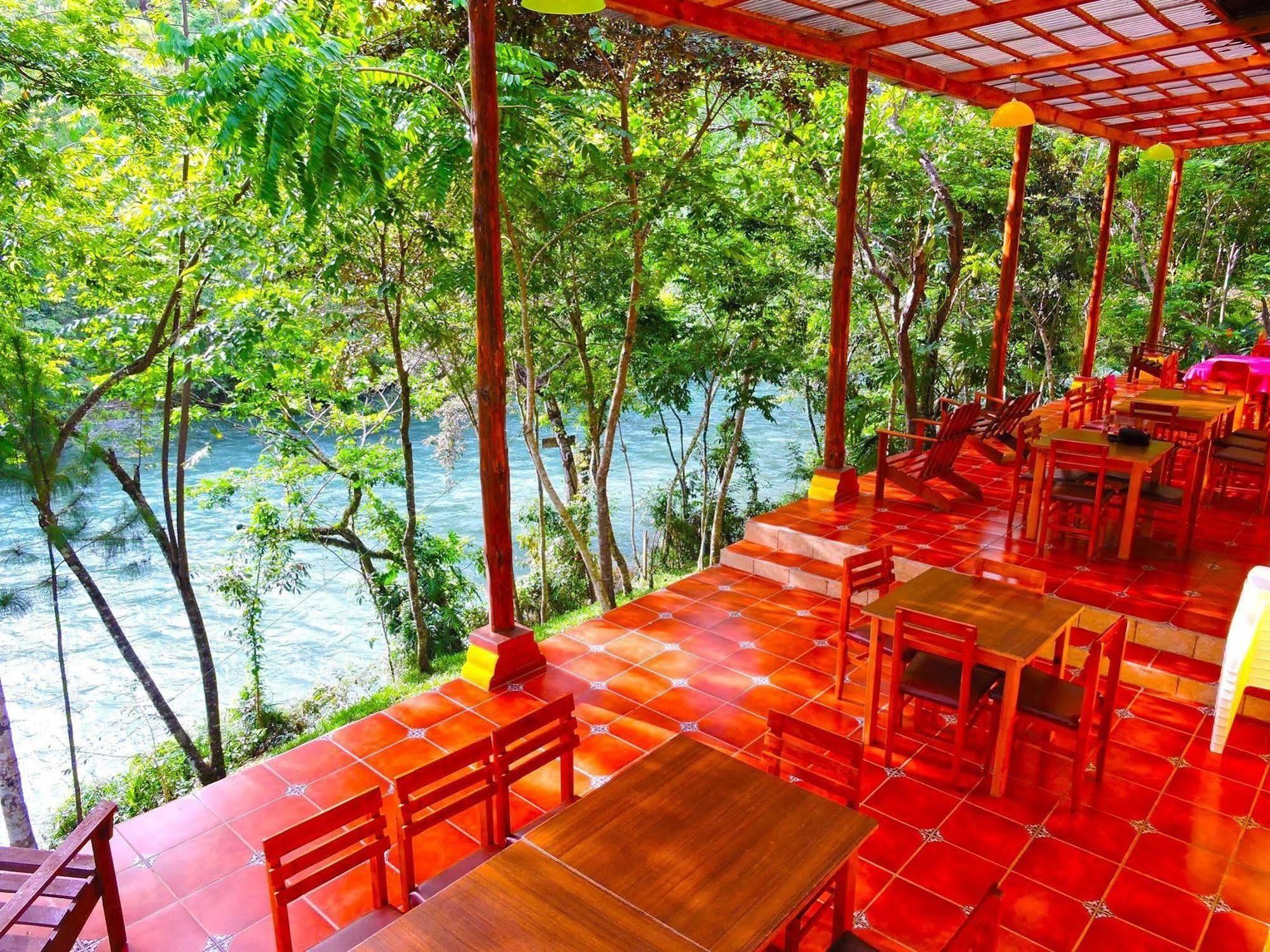 Ostello Oasis The Traveler Lanquín Esterno foto